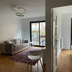Διαμέρισμα Typical French Appt For 4 Near Eiffel Tower