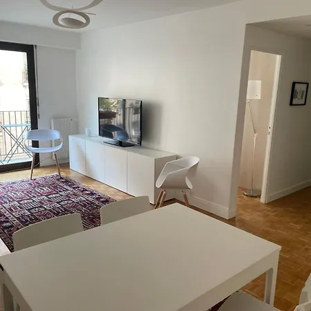 Typical French Appt For 4 Near Eiffel Tower דירה פריז