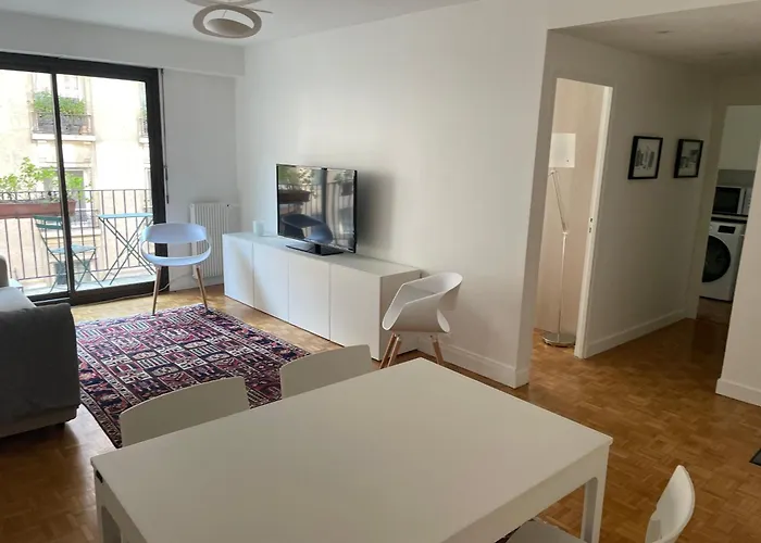 Typical French Appt For 4 Near Eiffel Tower Apartament Paryż