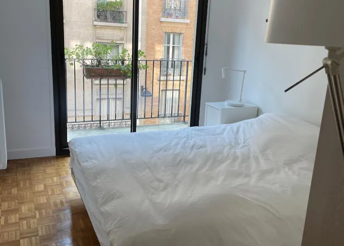 Apartament Typical French Appt For 4 Near Eiffel Tower