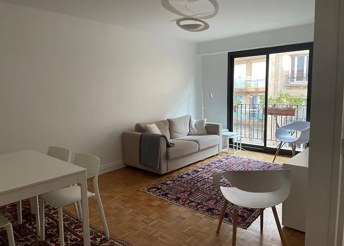 Apartament Typical French Appt For 4 Near Eiffel Tower