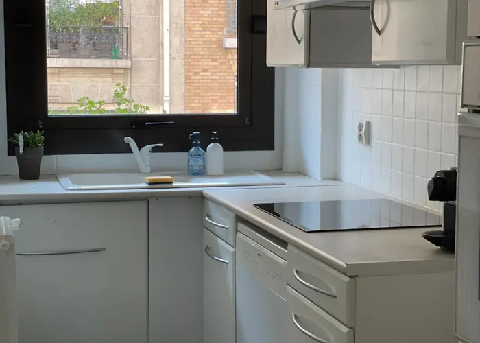 Apartament Typical French Appt For 4 Near Eiffel Tower Paryż