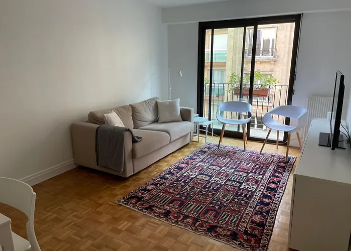 Typical French Appt For 4 Near Eiffel Tower Apartament