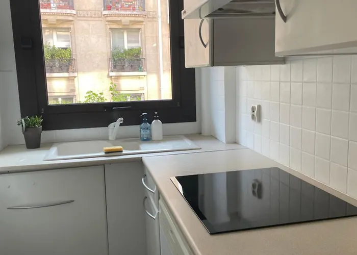 Typical French Appt For 4 Near Eiffel Tower Paryż