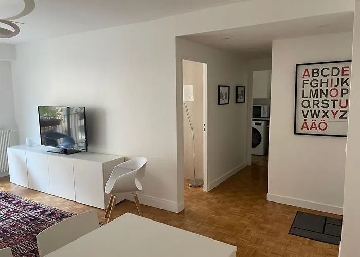 Typical French Appt For 4 Near Eiffel Tower Apartament