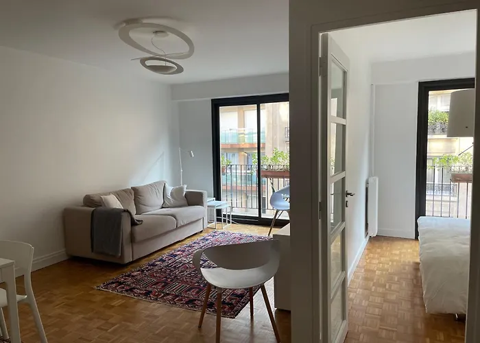 Apartament Typical French Appt For 4 Near Eiffel Tower