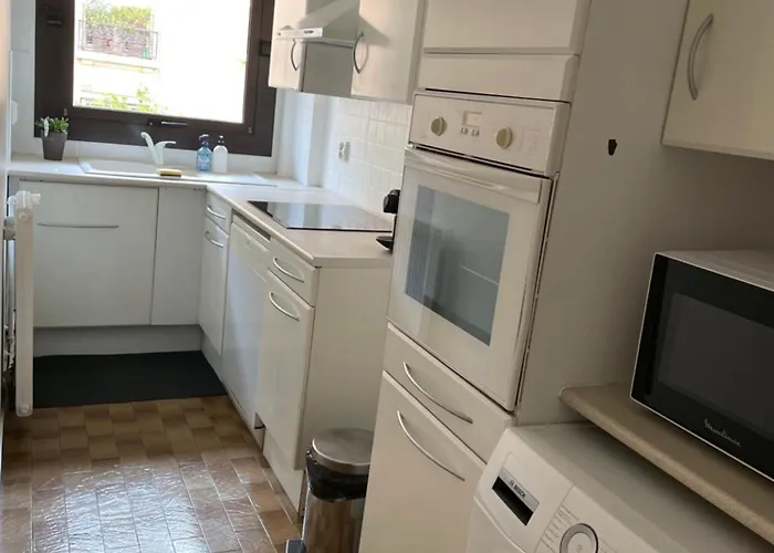Apartament Typical French Appt For 4 Near Eiffel Tower Paryż