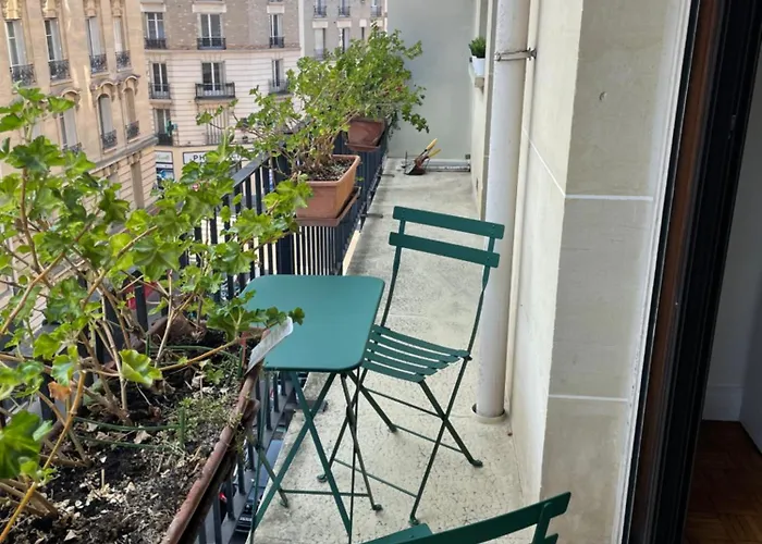 Typical French Appt For 4 Near Eiffel Tower
